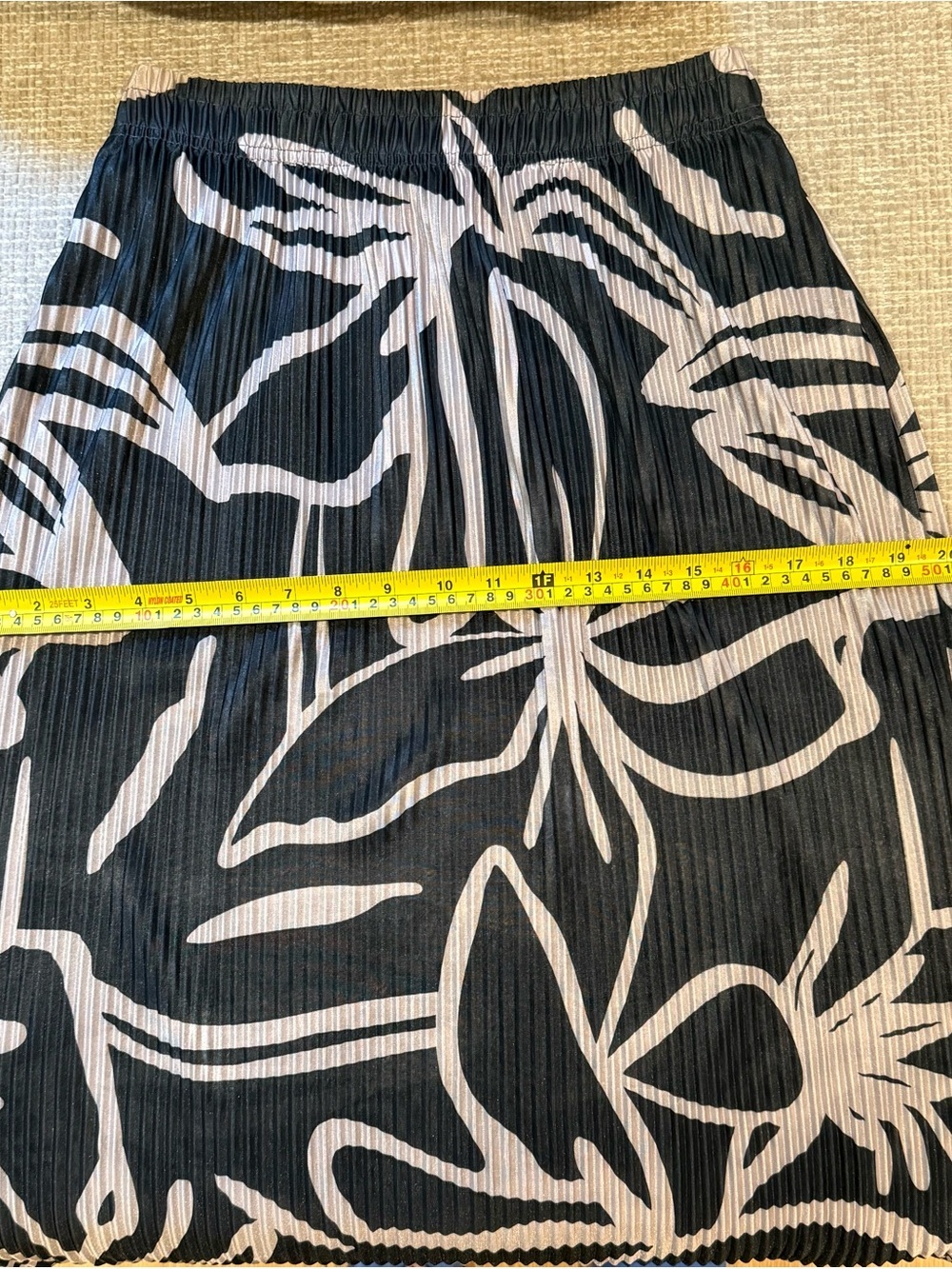 2 Pleated Abstract Print Midi Skirt Olive Green/Cream & Cream/Forest Green L/XL - Picture 11 of 15